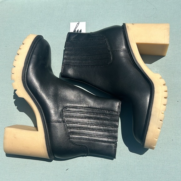 Dolce Vita Caster H20 Black Block Heel Platform Chelsea Booties Size 8.5 - Picture 7 of 8